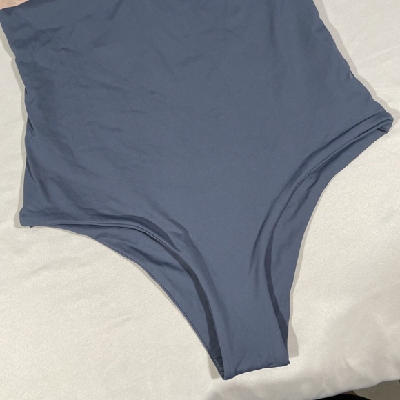 NWT‎ Tavik [ Small ] Scarlett Color blocked One-Piece Swimsuit Indigo - Picture 5 of 10